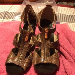 Leather print Michael Kors with 4” heels. Only worn 2 times. In good condition.